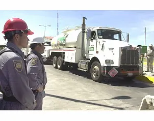 PRD advierte que el PRI quiere vender Pemex
