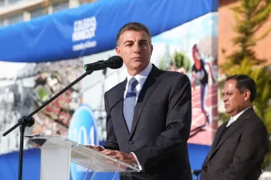 Alcalde Gali refrenda trabajo por la educación