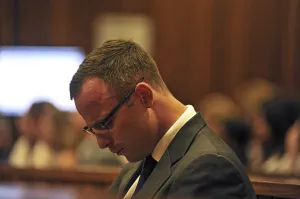 Pistorius mostraba actitudes posesivas antes que muriera su novia
