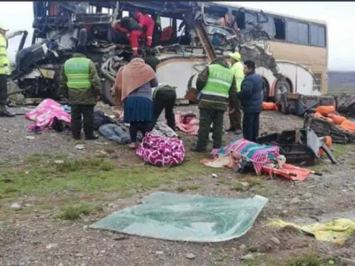 Choque en Bolivia deja al menos 22 muertos