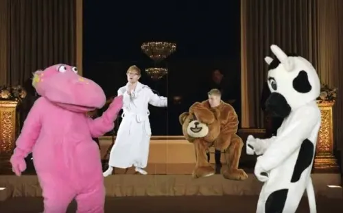Ed Sheeran y Justin Bieber unen fuerzas en el divertido video I don’t care