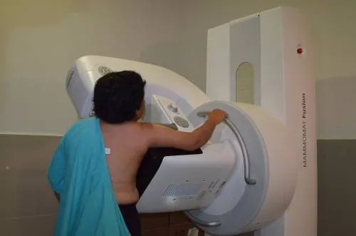 IMSS capacita a mujeres para detención oportuna del cáncer de mama