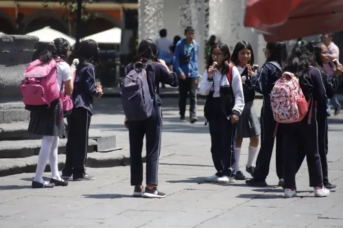 Regreso a clases escolares será en la tercera semana de junio: Barbosa