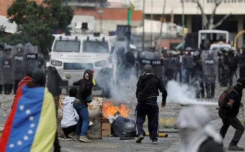 Reportan al menos 13 muertos en protestas de Venezuela