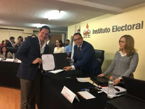Recibe Kuri constancia como diputado local del Verde