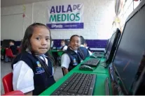 Ayuntamiento y Únete entregan aulas de medios