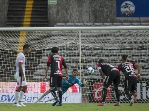 Lobos y Atlas no se hacen daño