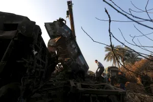 Descarrilamiento de tren en Egipto deja al menos 70 heridos