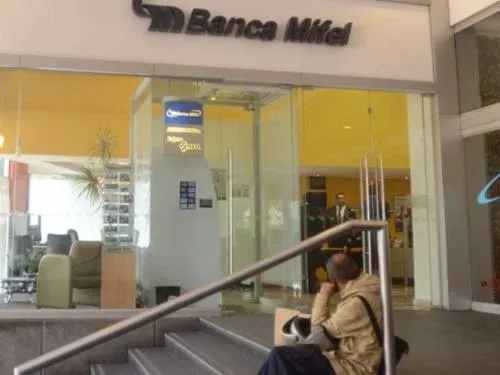 ¡Toma nota! Por ser día feriado, lunes no abren bancos