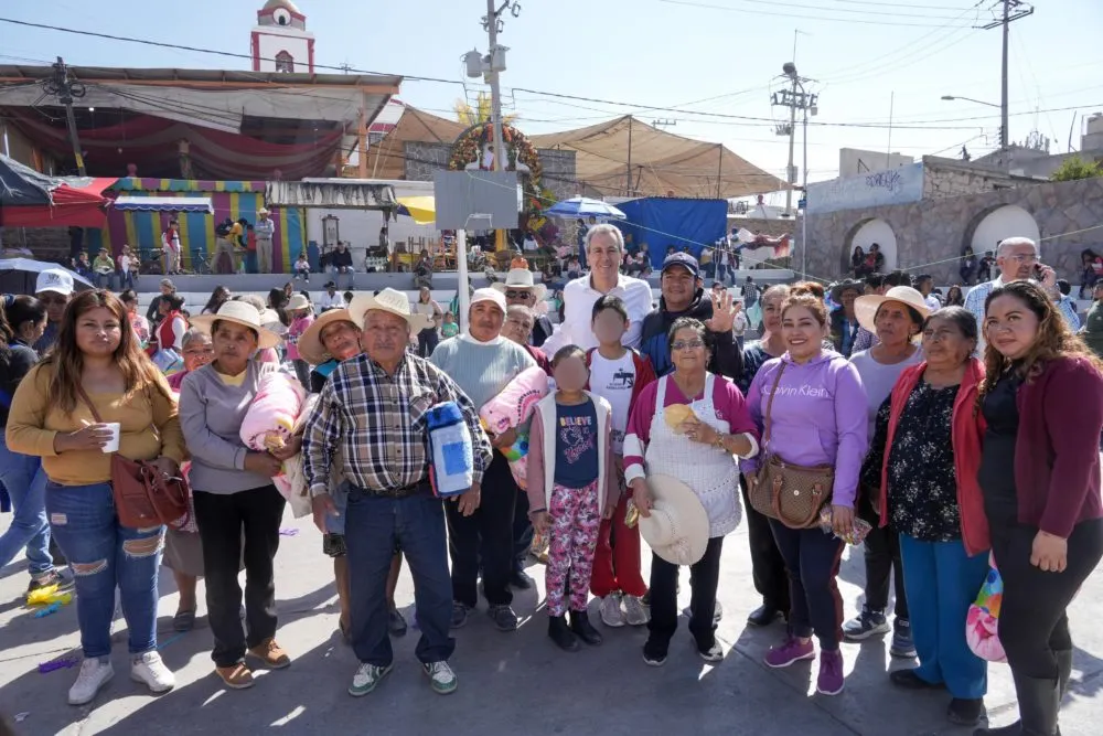 Pepe Chedraui celebra las posadas navideñas del SMDIF en Chautla y Totimehuacan