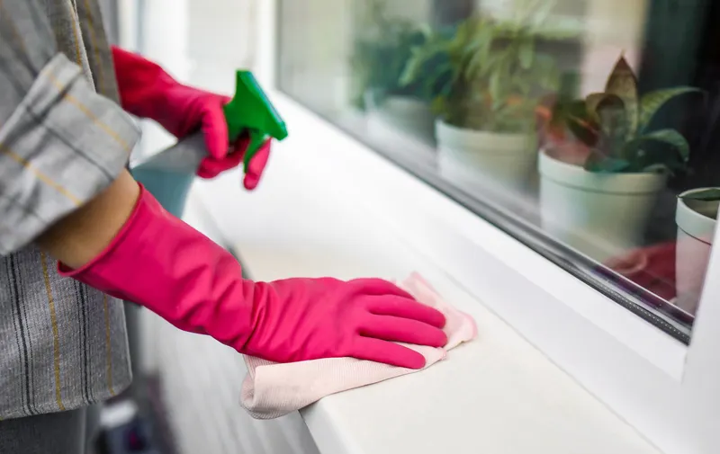 ¿Cuánto tiempo dedicamos a las tareas del hogar? Esta es la brecha entre mujeres y hombres en México