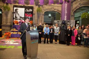 Eduardo Rivera inaugura altar dedicado a José Guadalupe Posada