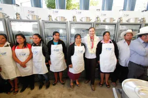 Entrega SEDIF equipamiento para desayunadores de Tochimilco