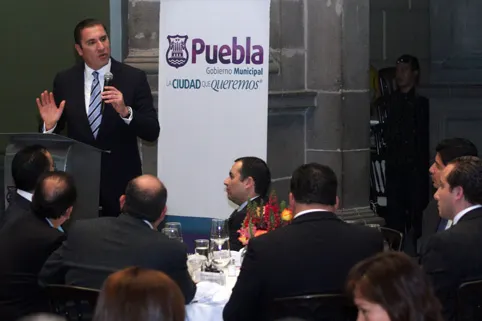 Senadores panistas se reúnen con RMV y ERP