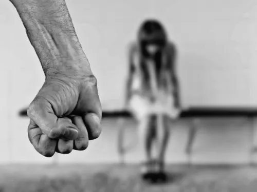 Detienen a profesor español acusado de violación de niños