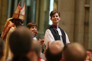 Consagran a primera obispa de la Iglesia de Inglaterra en Reino Unido