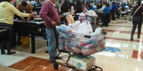 Ingresos de empresas mayoristas y minoristas crecen en octubre: INEGI