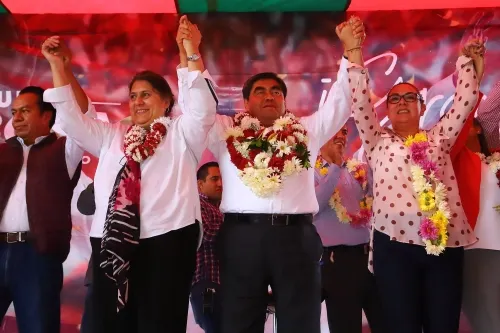 Ofrece Miguel Barbosa recorrer los 217 municipios como gobernador