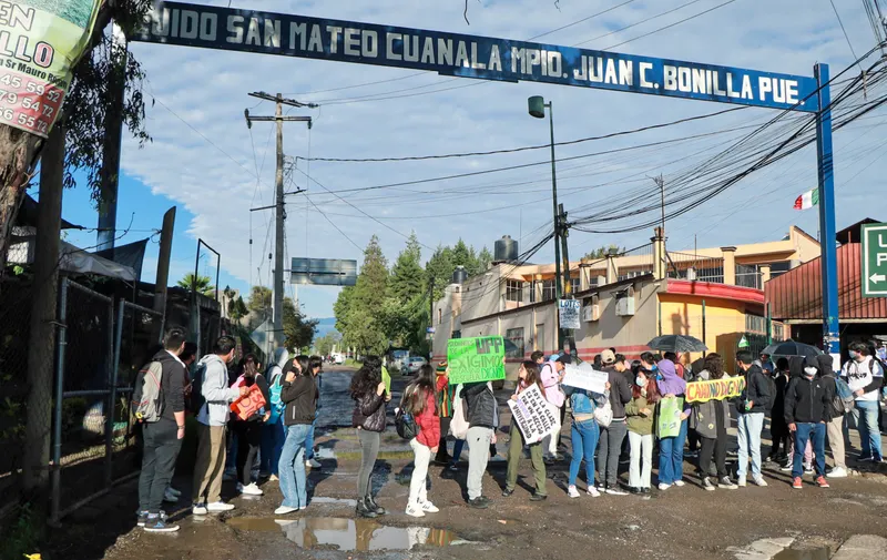 Estudiantes de la UPP bloquean acceso a Cuanalá y exigen vialidades dignas