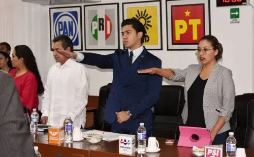 Toman protesta a nuevos representantes de Movimiento Ciudadano ante el INE Puebla
