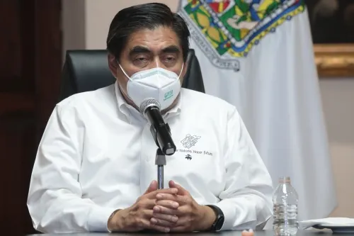 Expropiación de bienes de escuelas privadas es mentira de los conservadores: Barbosa