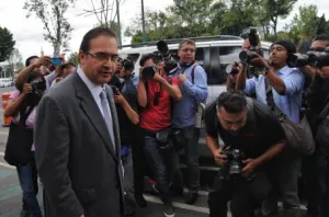 Duarte denuncia a Yunes Linares ante PGR por presunto lavado