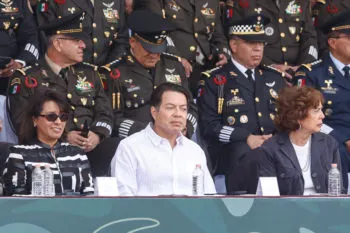 Mario Delgado se opone a detectores de metal en escuelas de Puebla y llama a reforzar la prevención