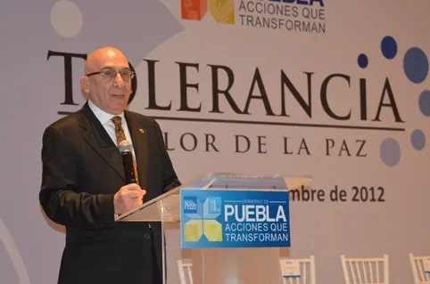 Un conflicto beneficia a la sociedad al promover un cambio: Embajador Steger Cataño