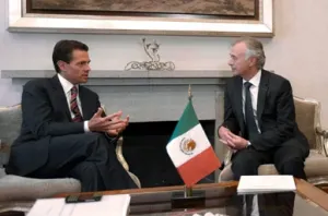 Peña Nieto aborda con empresario francés inversión en sector aeroespacial