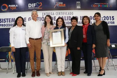 Dinorah López de Gali recibe certificación por brindar atención de calidad a los adultos mayores