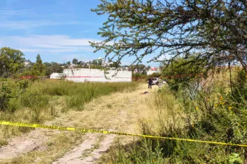 A puñaladas, asesinan a un hombre en camino de terracería en San Andrés Azumiatla