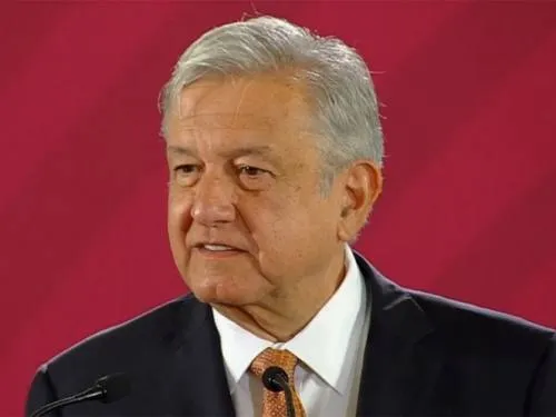 Firma López Obrador iniciativa de revocación a Reforma Educativa