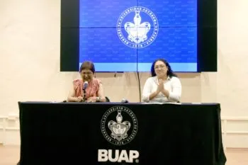 Dicta conferencia la rectora Lilia Cedillo Ramírez a estudiantes de la Preparatoria Emiliano Zapata