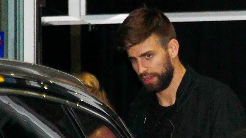 Captan a Piqué con la mujer con la que presuntamente engañó a Shakira