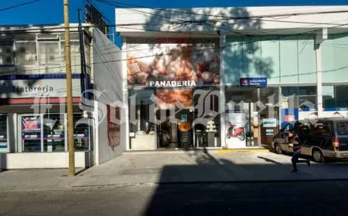 ¡Una vez más! Dan cristalazos a comercios de la 25 oriente
