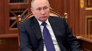 Putin llama “traidores” a sus opositores y lanza extraña advertencia