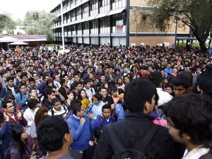 Alumnos IPN entregan instalaciones tras paro