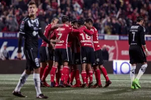 Xolos quita invicto a Monterrey (2-0) y se coloca como líder