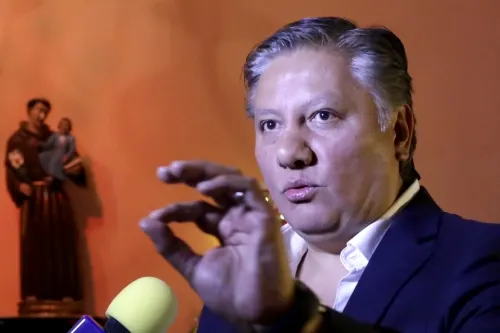 Gestionan quitar a Fernando Morales del PMC y poner a Graciela Palomares o a Roberto Ruiz Esparza