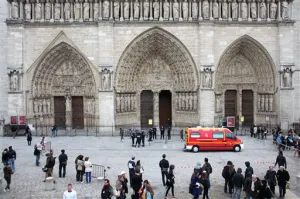 Hombre de edad avanzada se quita la vida en catedral de Notre-Dame