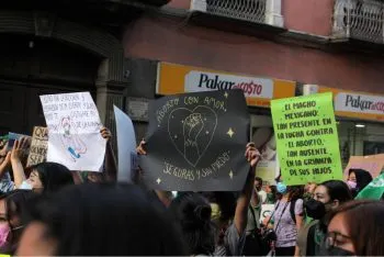 Della Vecchia pide enfocarse en políticas públicas antes que en el aborto