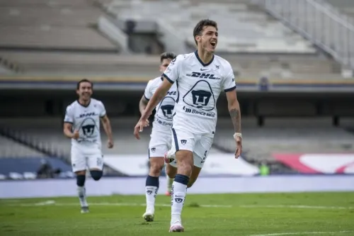 Dinenno guía inicio victorioso de Pumas en el torneo