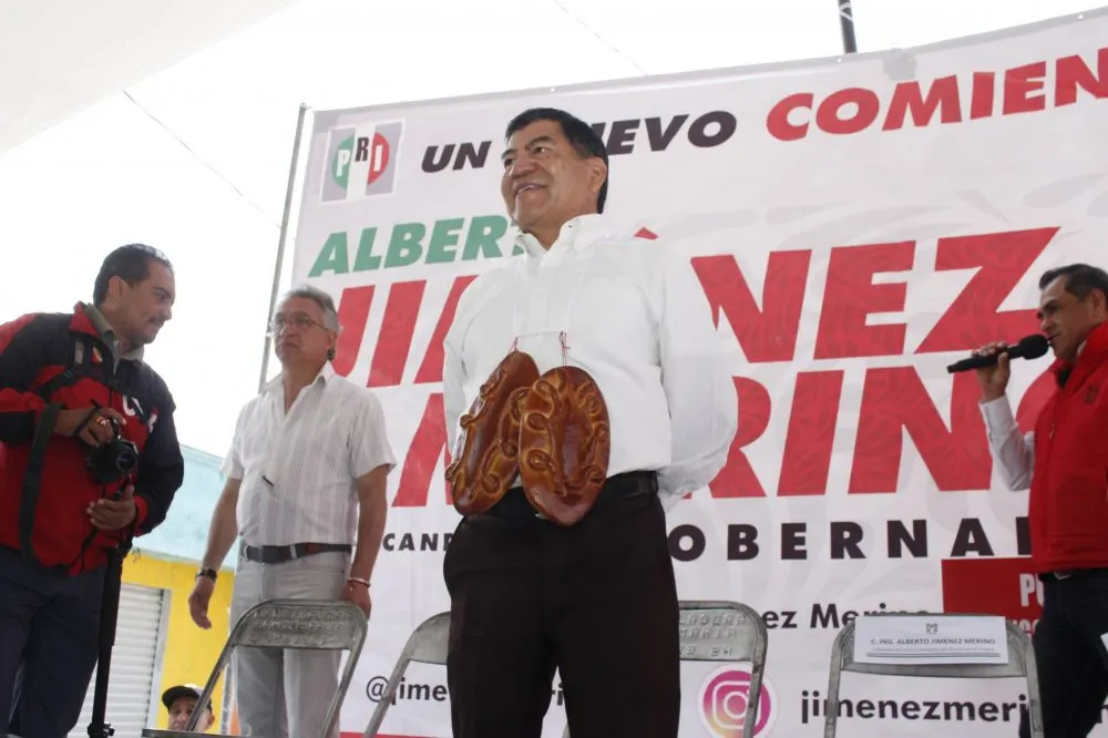 El exgobernador Mario Marín Torres esta presente en el evento de Alberto Jiménez Merino en La Resurrección.