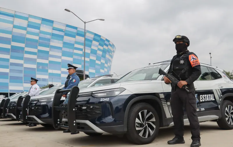 Entrega Gobierno de Puebla 100 patrullas y 10 torres de vigilancia a la SSP