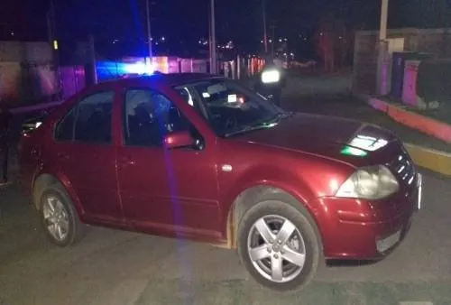 Detienen a hombre que conducía un vehículo con reporte de robo