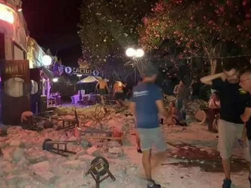 Reportan dos muertos y más de 100 heridos por sismo en Grecia