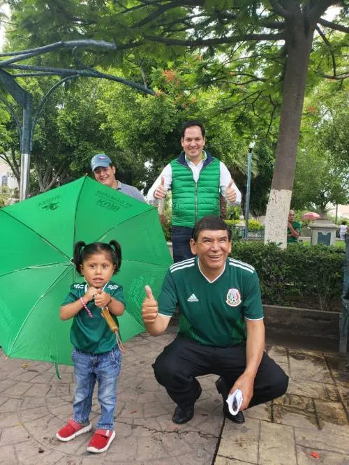 Reconocen miles de tehuacanenses apoyo altruista de Tepole y Kuri