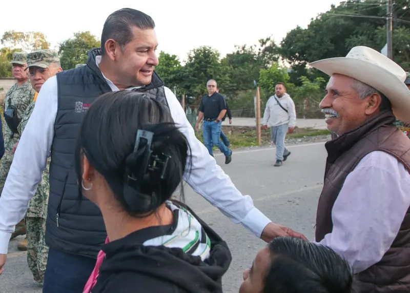 gob-pue-entrega-apoyos-lluvias-pantepec