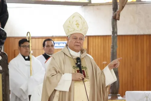 Arzobispo de Puebla envía felicitaciones a los papás en su día
