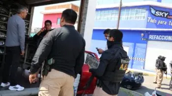 Catean comercios de la 46 Poniente; aseguran placas y autopartes con reporte de robo